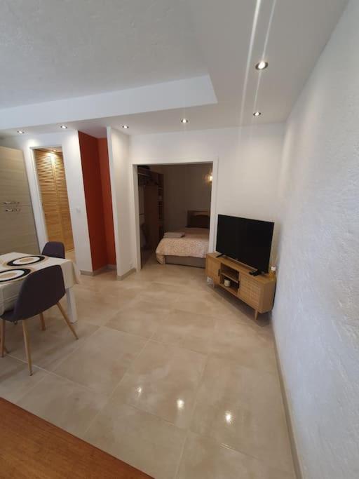 Appartement 30 M De La Plage Grimaud Exteriör bild